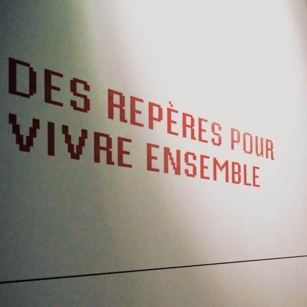 Entrée du volet d’éducation citoyenne de l’exposition permanente. © Fondation du Camp des Milles – Mémoire et Éducation.
