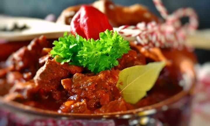 Cork,Cork city,Bandon Rd,party catering,party food,Speciality cakes,funeral catering,deli,buffet meals,sandwichs,hot food,chicken goujons,salads,ready to serve,meals,take away,party fingerfood,coctail saussages,quiche,cooked meats,beef,turkey,honey roast hams,birthday cakes,all cakes,fresh cakes,novelty cakes,chicken curry,party food,party catering,Whelton's Centra,Retail & Catering,Business, Near UCC Cork.family owned business,cakes for all occasions