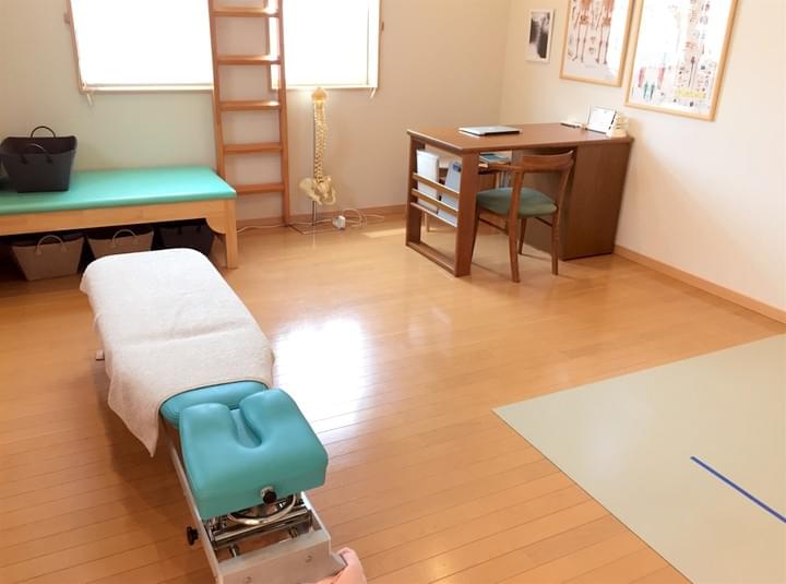 首専門カイロプラクティック、首の痛み、首の寝違え、茅ヶ崎の一休さん