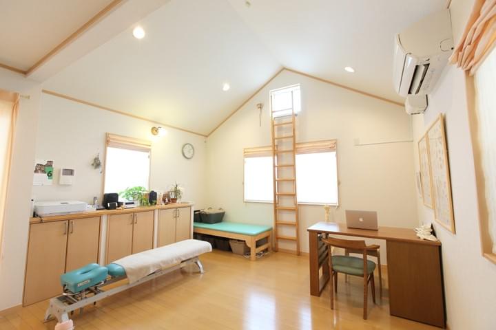 首専門カイロプラクティック、首の痛み、首の寝違え、茅ヶ崎の一休さん