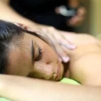 Prendre soin de soi, profiter d'un massage dans la chambre d'hôtes ou passer une journée aux thermes de Spa ou au Château des Thermes à Chaudfontaine.