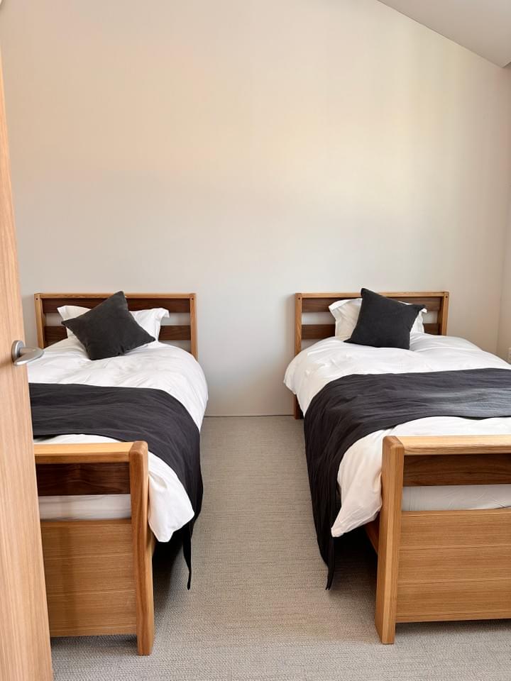 寝室３　ツインベッド