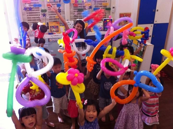 澳門歡樂小丑表演 ，扭氣球