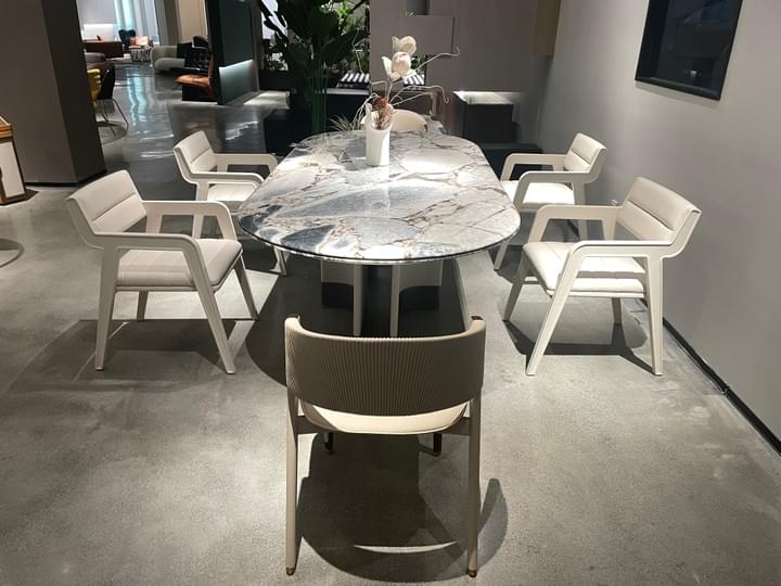 Elefante Dining Table
