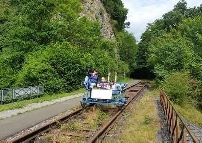 De multiples activités s'offrent à vous comme la draisienne de la Molignée.