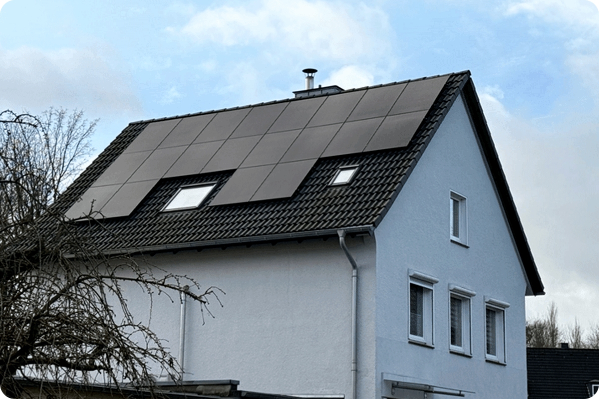 Modules solaires IBC installés sur des toitures résidentielles