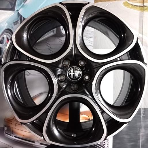 アルファロメオ 純正 トナーレ 20インチ DIAMOND CUT アルミホイールセット