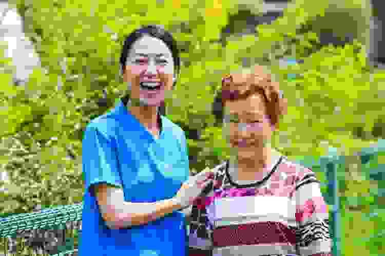 心照護的專業看護服務 心照護的專業看護服務