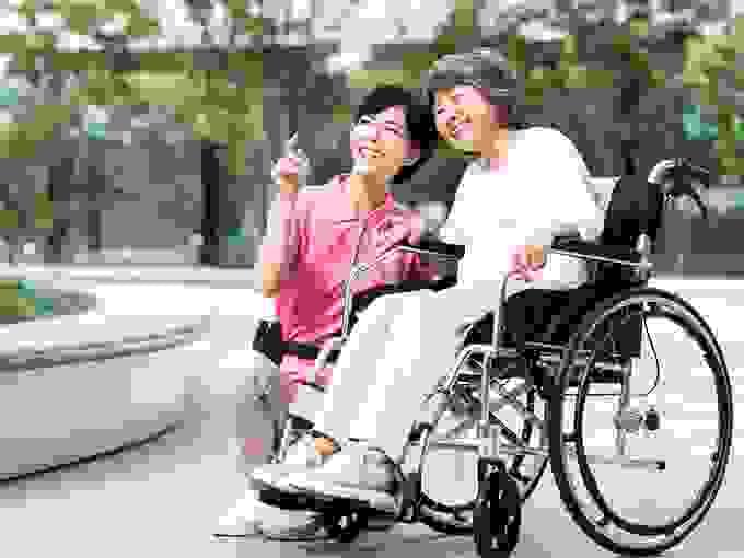 A candid photo capturing a serendipitous first meeting. A candid photo capturing a serendipitous first meeting.