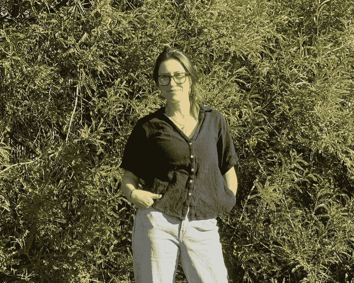 Gina Russell, organic farmer of linen and natural dyes
