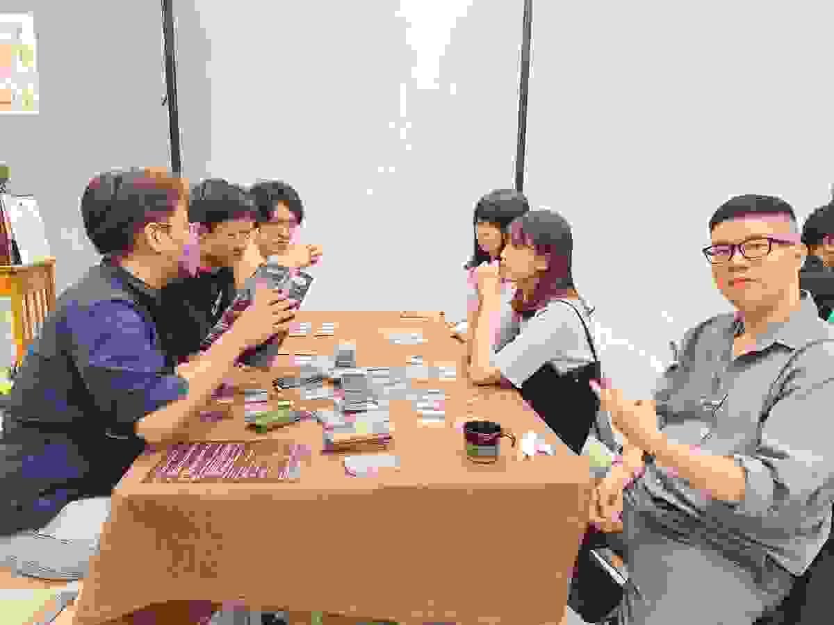 【活動回顧】10/10 解憂桌遊堂：跨文化交流的一夜！？首次開箱《大家一起 Making BL》｜解憂桌遊堂｜台北｜桌遊｜療寮生活館