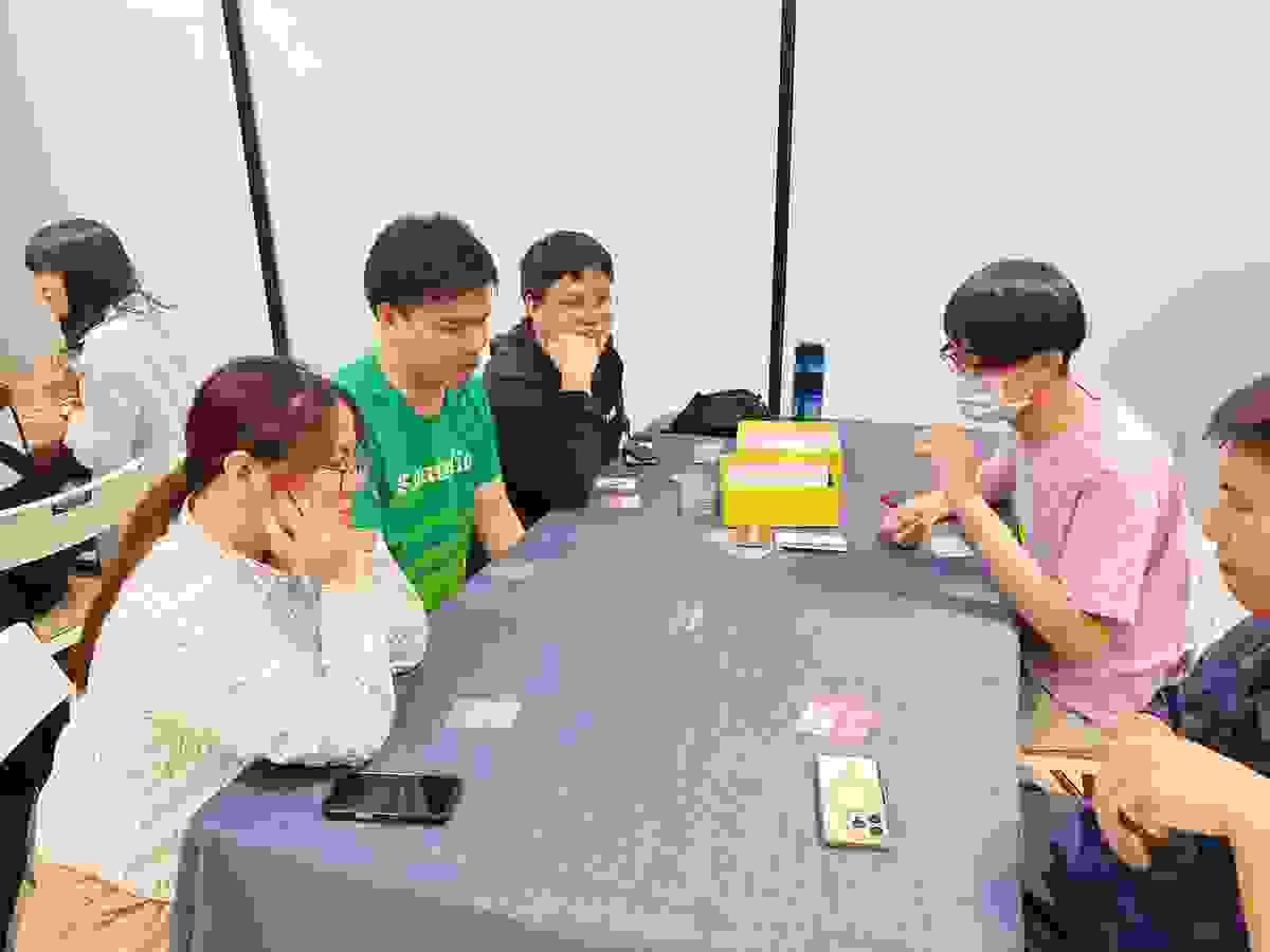 【活動回顧】10/10 解憂桌遊堂：跨文化交流的一夜！？首次開箱《大家一起 Making BL》｜解憂桌遊堂｜台北｜桌遊｜療寮生活館