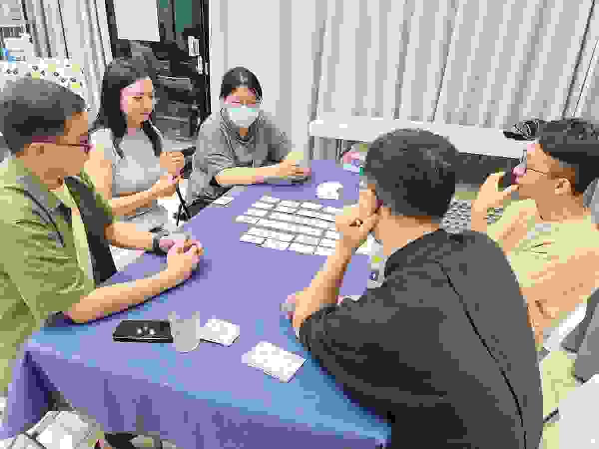 【活動回顧】10/10 解憂桌遊堂：跨文化交流的一夜！？首次開箱《大家一起 Making BL》｜解憂桌遊堂｜台北｜桌遊｜療寮生活館