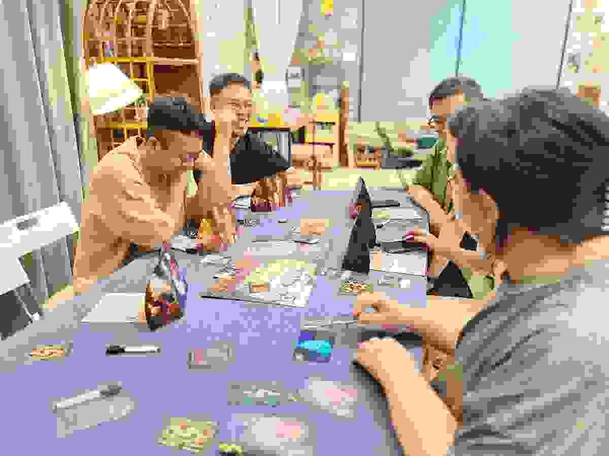 【活動回顧】10/10 解憂桌遊堂：跨文化交流的一夜！？首次開箱《大家一起 Making BL》｜解憂桌遊堂｜台北｜桌遊｜療寮生活館