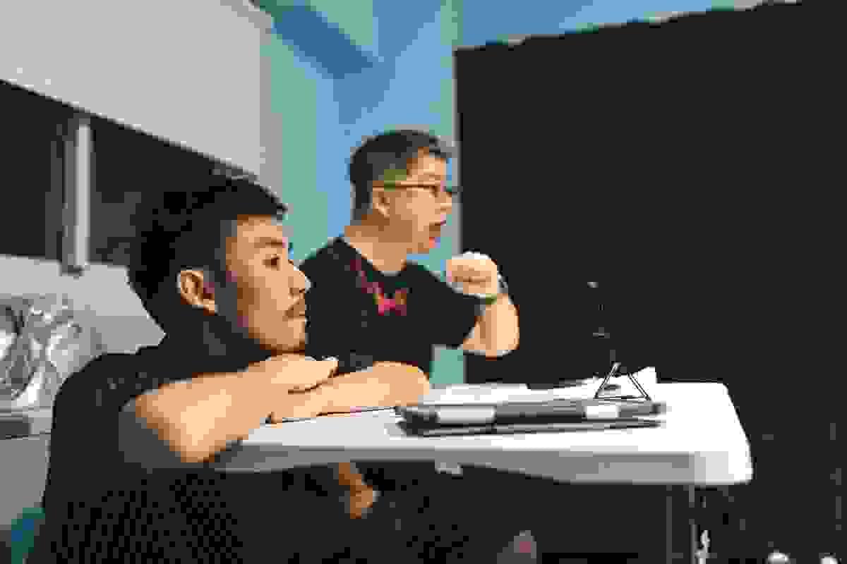 【三杯半 EP4】專訪舞台劇《三色冰》：從香港到台灣的喜劇重生｜深夜裡的慢新聞