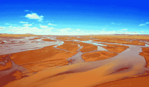 地平線まで続く草原、雪山、野生動物(チベットカモシカなど)を寝台車の窓から眺める時間は、この旅最大の贅沢です。 地平線まで続く草原、雪山、野生動物(チベットカモシカなど)を寝台車の窓から眺める時間は、この旅最大の贅沢です。