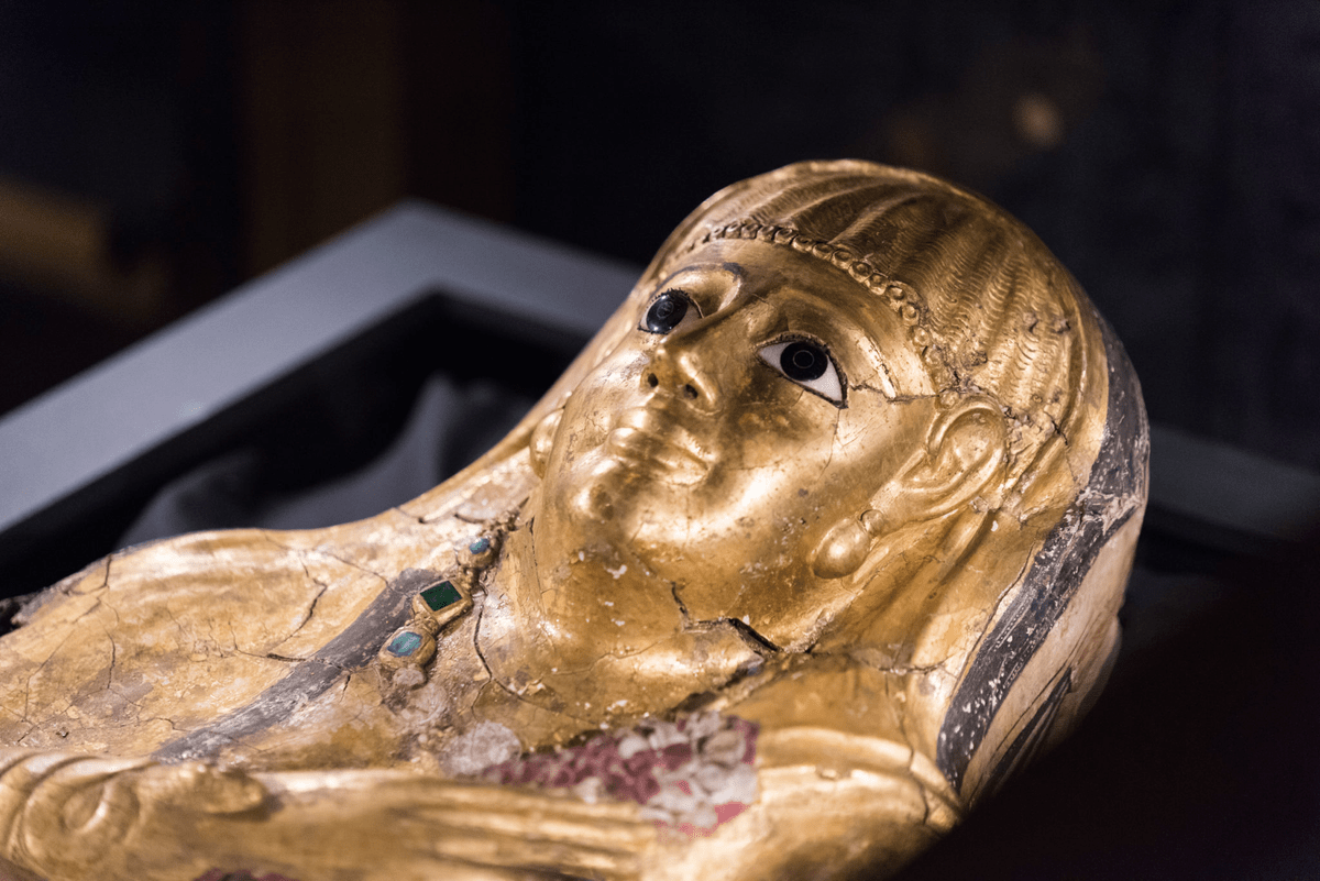 Mass grave mummies gold egypt