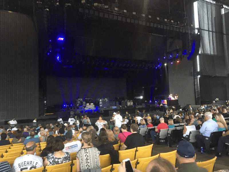 Country megaticket hollywood casino amphitheatre septem...