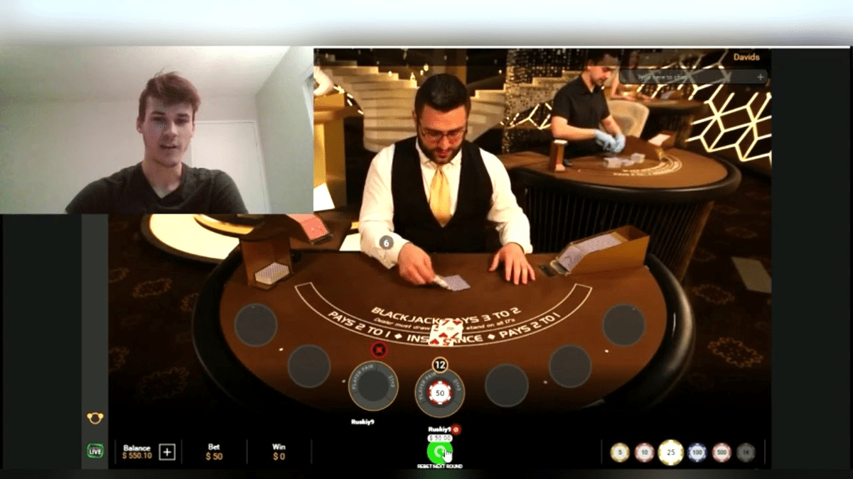 How much blackjack dealer make