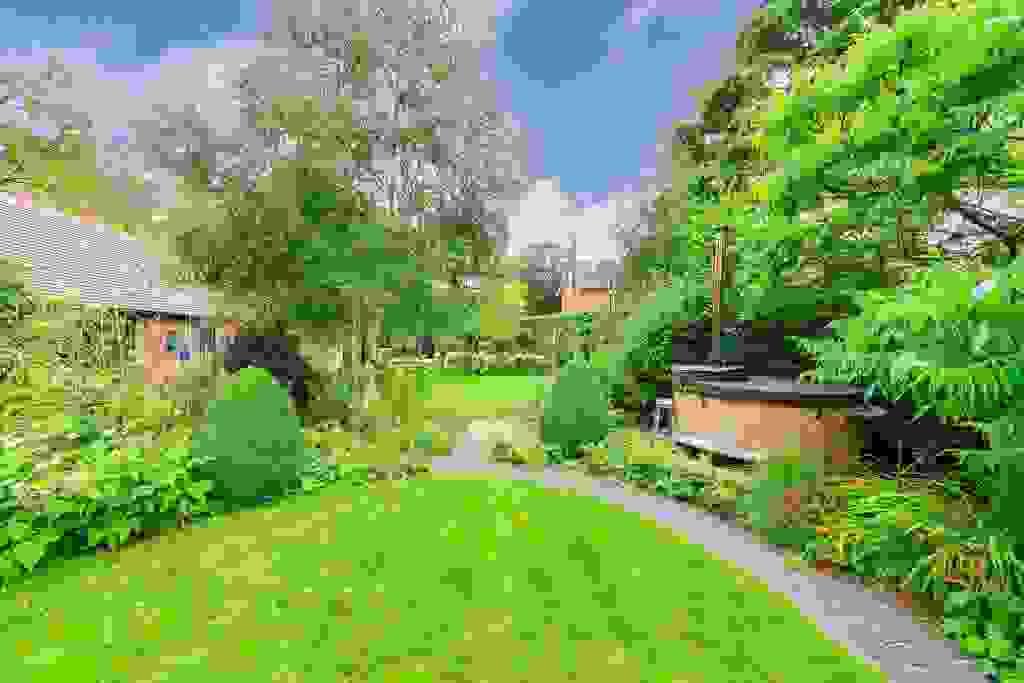 At Growing Room Copy, we specialize in creating personalized garden designs that reflect your vision. Our team collaborates closely with you to understand your preferences, the local climate, and the specific conditions of your space, ensuring a design that is both beautiful and sustainable. Personalized Garden Design What We Do Garden Design and Consultations At Growing Room Copy, we specialize in creating personalized garden designs that reflect your vision. Our team collaborates closely with you to understand your preferences, the local climate, and the specific conditions of your space, ensuring a design that is both beautiful and sustainable. Personalized Garden Design What We Do Garden Design and Consultations