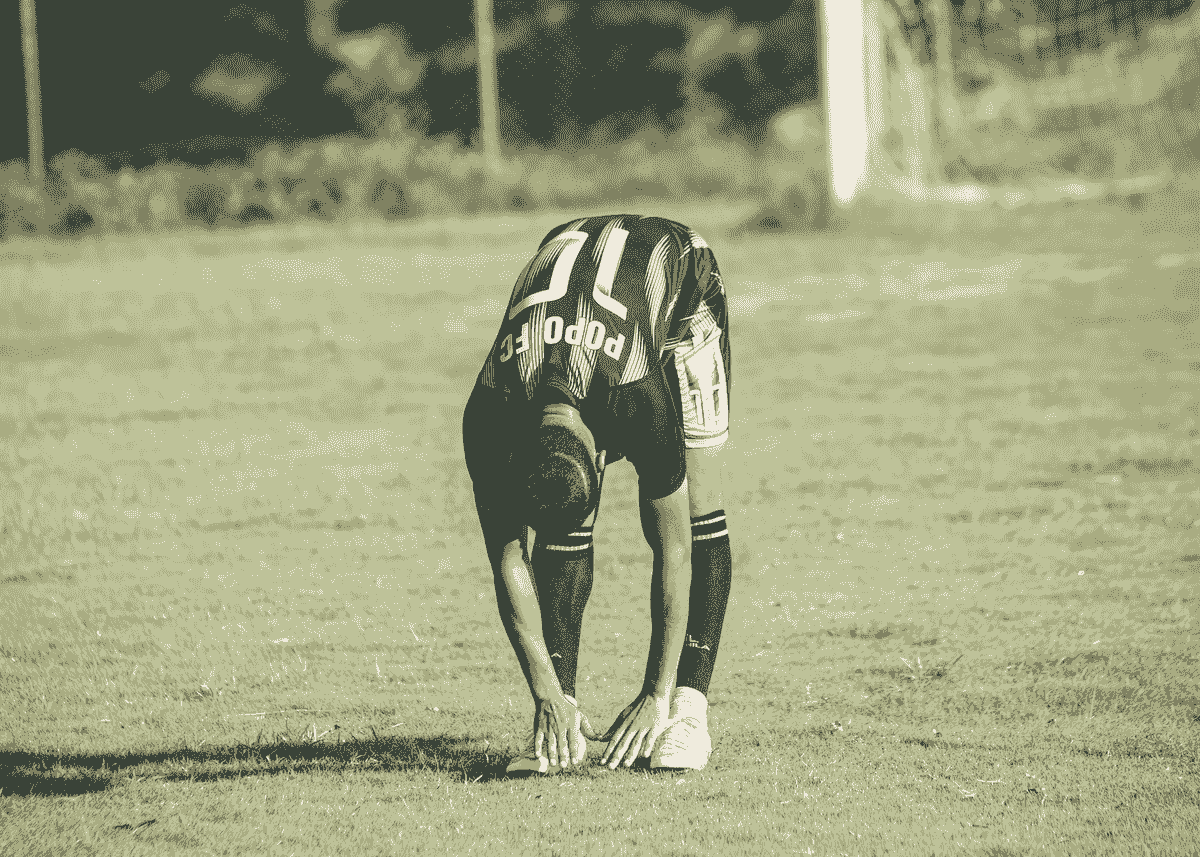 A proper and dynamic warm-up prepares your muscle and joints for the intensive actions in a soccer match.