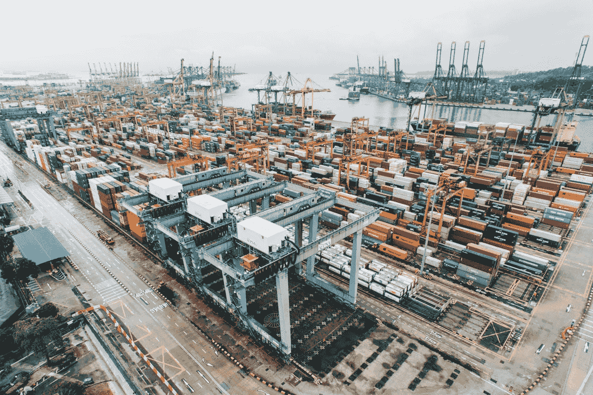 Logistiikkamaiseman navigointi: Tehokkaan toimitusstrategian luominen