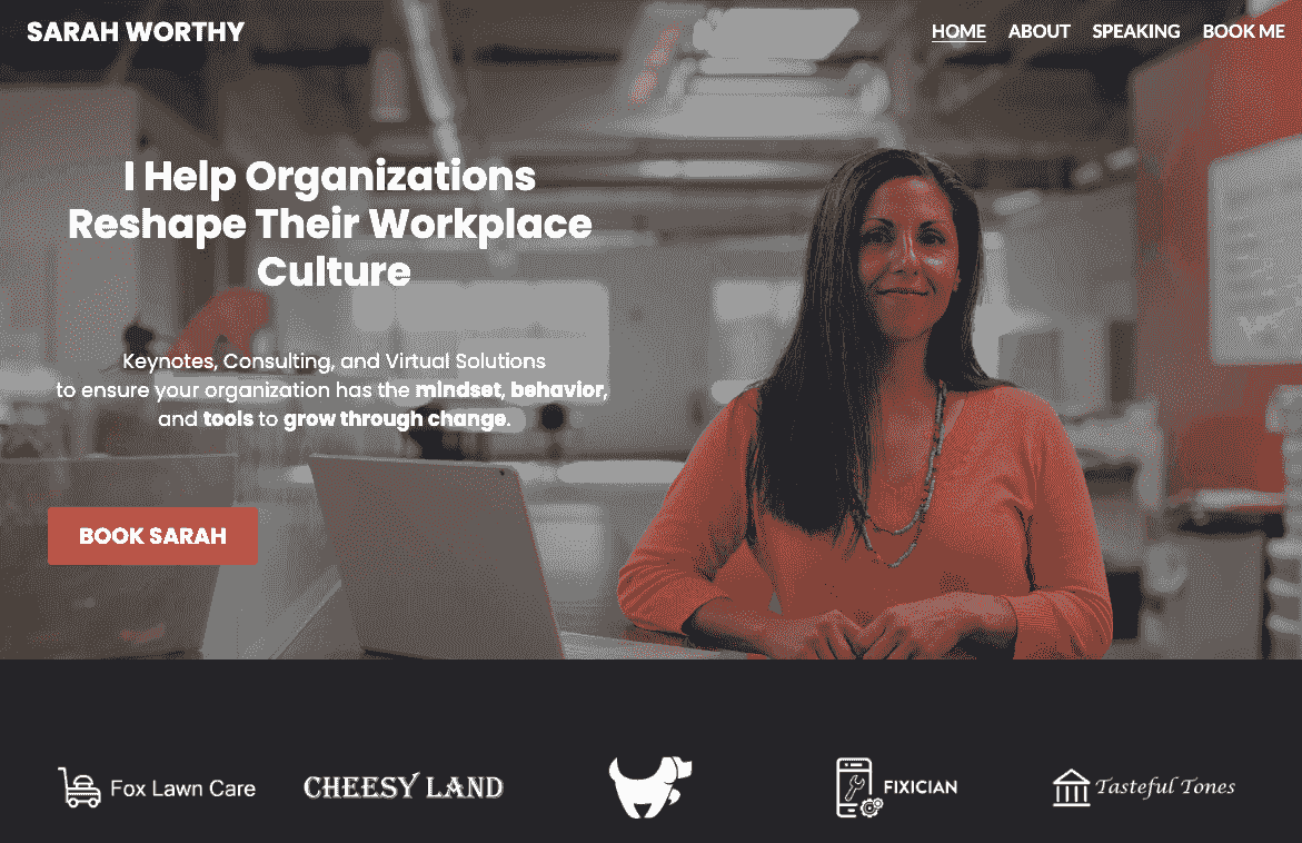 Szablon Sarah Worthy Management Consulting od Strikingly