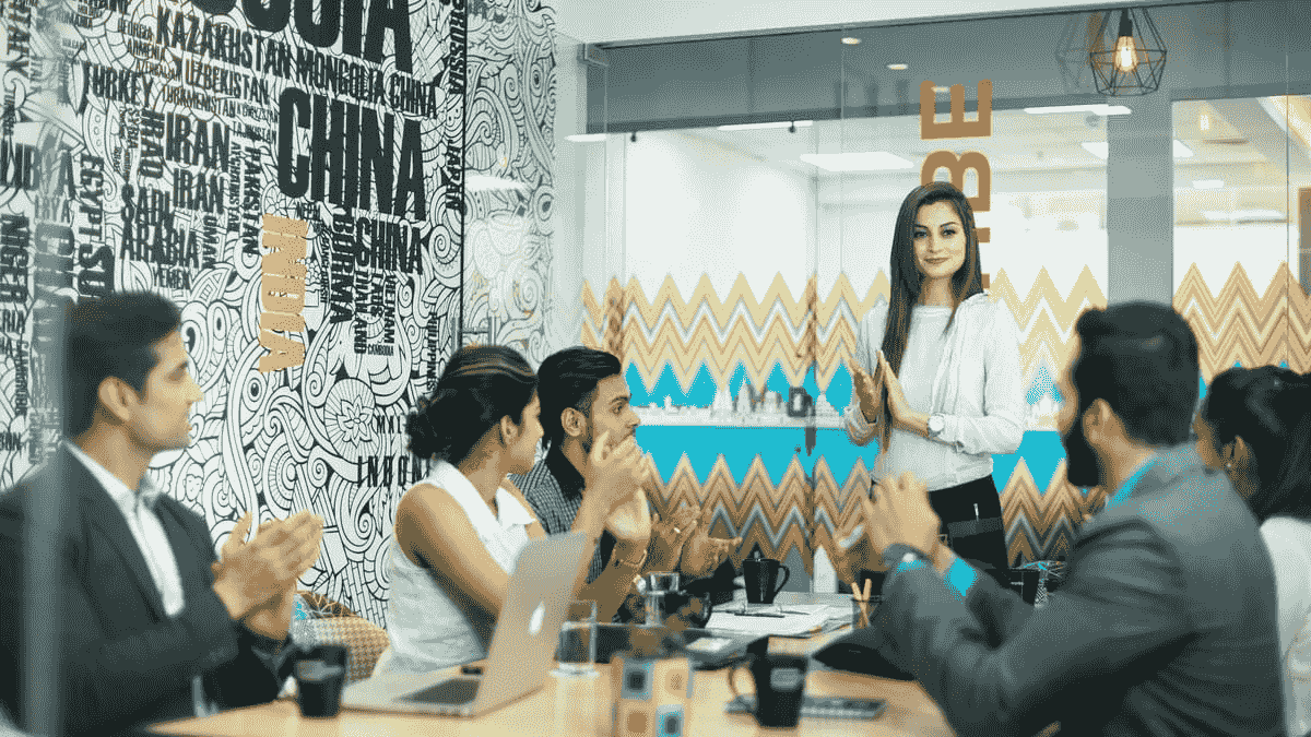 Whispering Success: Suusta suuhun markkinoinnin taide ilman sanaakaan