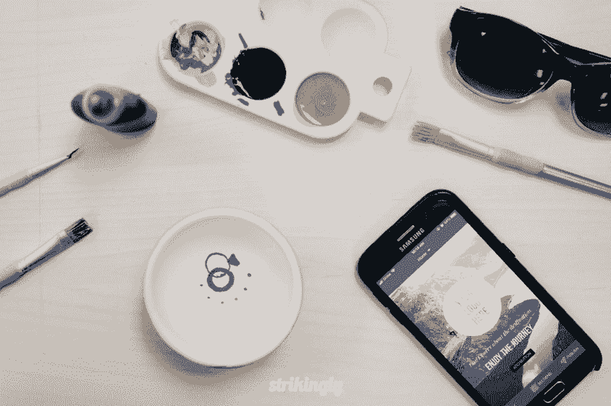 Website Strikingly pe dispozitiv mobil