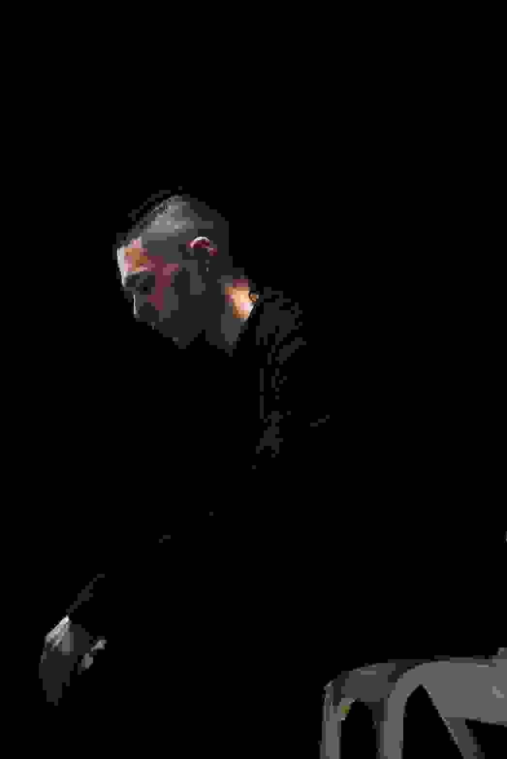 Gamers from 2 prefectures and 5 counties in Kansai gather to engage in fierce battles. Let's prove our true strength in a competition that puts regional pride on the line. regional competition FEATURES OF BATTLE OF KINKI "Cyber-Sengoku (Cyber War Picture Scroll)" Please create a design that combines the elements of "Wa" (harmony) from Japan's Sengoku period (calligraphy, family crests, deep crimson) with futuristic "cyberpunk" elements (neon tubes, glitch noise, dark UI) into an aggressive yet sophisticated design.
Visual Constraints (Strict):
Base Color: Carbon Black (#1A1A1A) or Dark Gray. White background is prohibited.
Accent Colors: Use BoK Red (#E60012) and Sangha Purple (#4B0082) and express them as if glowing like neon.
Atmosphere: Overwhelming heat, fighting spirit, stadium presence.
Target Audience:
Gamers aged 17 and over living in Kansai (participants)
eSports fans and local residents (viewers)
Those interested in employment and education through eSports (parents and companies)
Core Functionality: It should be a single-page scrolling site that starts with an impactful hero section and smoothly guides users to entry and streaming viewing. Gamers from 2 prefectures and 5 counties in Kansai gather to engage in fierce battles. Let's prove our true strength in a competition that puts regional pride on the line. regional competition FEATURES OF BATTLE OF KINKI "Cyber-Sengoku (Cyber War Picture Scroll)" Please create a design that combines the elements of "Wa" (harmony) from Japan's Sengoku period (calligraphy, family crests, deep crimson) with futuristic "cyberpunk" elements (neon tubes, glitch noise, dark UI) into an aggressive yet sophisticated design.
Visual Constraints (Strict):
Base Color: Carbon Black (#1A1A1A) or Dark Gray. White background is prohibited.
Accent Colors: Use BoK Red (#E60012) and Sangha Purple (#4B0082) and express them as if glowing like neon.
Atmosphere: Overwhelming heat, fighting spirit, stadium presence.
Target Audience:
Gamers aged 17 and over living in Kansai (participants)
eSports fans and local residents (viewers)
Those interested in employment and education through eSports (parents and companies)
Core Functionality: It should be a single-page scrolling site that starts with an impactful hero section and smoothly guides users to entry and streaming viewing.