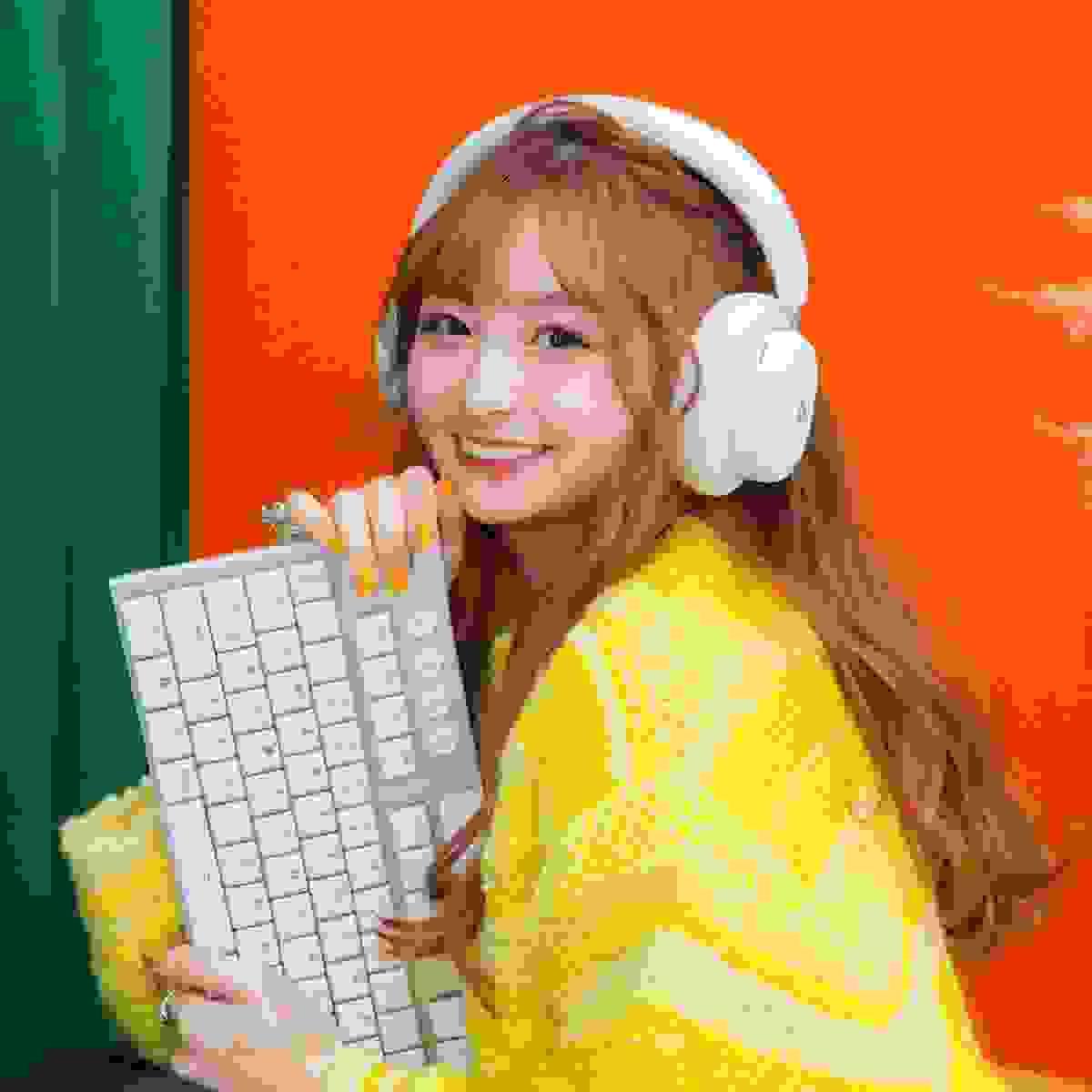 In the energetic atmosphere of the stadium, you can watch the heated battle. Let's experience the excitement as fans together. viewer experience FEATURES OF BATTLE OF KINKI "Cyber-Sengoku (Cyber War Warlords)" Please create a design that fuses the elements of "Wa" (harmony) from Japan's Sengoku period (calligraphy, family crests, deep crimson) with the elements of near-future "cyberpunk" (neon tubes, glitch noise, dark UI) into an aggressive yet sophisticated design.
Visual Constraints (Strict):
Base Color: Carbon Black (#1A1A1A) or Dark Gray. White background is prohibited.
Accent Colors: Use BoK Red (#E60012) and Sangha Purple (#4B0082) and express them as if glowing like neon.
Atmosphere: Overwhelming heat, fighting spirit, the presence of a stadium.
Target Audience:
Gamers aged 17 and over living in Kansai (participants)
eSports fans and local residents (viewers)
Those interested in employment and education through eSports (parents and companies)
Core Functionality: It should be a single-page scrolling site that starts with an impactful hero section and smoothly guides users to entry and viewing of broadcasts. In the energetic atmosphere of the stadium, you can watch the heated battle. Let's experience the excitement as fans together. viewer experience FEATURES OF BATTLE OF KINKI "Cyber-Sengoku (Cyber War Warlords)" Please create a design that fuses the elements of "Wa" (harmony) from Japan's Sengoku period (calligraphy, family crests, deep crimson) with the elements of near-future "cyberpunk" (neon tubes, glitch noise, dark UI) into an aggressive yet sophisticated design.
Visual Constraints (Strict):
Base Color: Carbon Black (#1A1A1A) or Dark Gray. White background is prohibited.
Accent Colors: Use BoK Red (#E60012) and Sangha Purple (#4B0082) and express them as if glowing like neon.
Atmosphere: Overwhelming heat, fighting spirit, the presence of a stadium.
Target Audience:
Gamers aged 17 and over living in Kansai (participants)
eSports fans and local residents (viewers)
Those interested in employment and education through eSports (parents and companies)
Core Functionality: It should be a single-page scrolling site that starts with an impactful hero section and smoothly guides users to entry and viewing of broadcasts.