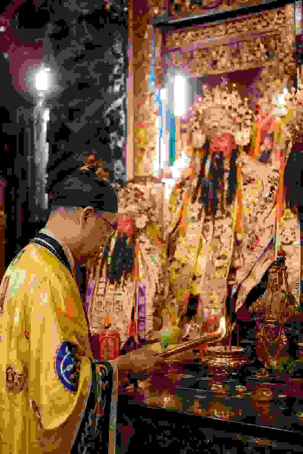 — Li Yating Every religious artifact of Ling Bao Pavilion contains profound spiritual power, allowing me to find solace and balance in daily life. Customer testimonial: Our spiritual treasure brings peace of mind and protection. Ling Bao Pavilion | The dwelling place of spirits, the gathering place of treasures
Ling, is the transcendence of all attachments, a pure and distant spiritual elevation
Treasure, is the condensation of the essence of heaven and earth, a precious reliance that calms the soul
All things have spirits, all objects have limits
At "Ling Bao Pavilion," we are not just seeking an object, but also reclaiming inner clarity and peace
Carefully select each religious artifact and spiritual item, connecting with the harmony and aura of heaven and earth
Let the long-standing faith culture become the gentlest and most steadfast guardian in daily life
Ambition to reach the clouds, a journey of treasure hunting
Invite you here to pause, calm your mind, and find your own spiritual treasure — Li Yating Every religious artifact of Ling Bao Pavilion contains profound spiritual power, allowing me to find solace and balance in daily life. Customer testimonial: Our spiritual treasure brings peace of mind and protection. Ling Bao Pavilion | The dwelling place of spirits, the gathering place of treasures
Ling, is the transcendence of all attachments, a pure and distant spiritual elevation
Treasure, is the condensation of the essence of heaven and earth, a precious reliance that calms the soul
All things have spirits, all objects have limits
At "Ling Bao Pavilion," we are not just seeking an object, but also reclaiming inner clarity and peace
Carefully select each religious artifact and spiritual item, connecting with the harmony and aura of heaven and earth
Let the long-standing faith culture become the gentlest and most steadfast guardian in daily life
Ambition to reach the clouds, a journey of treasure hunting
Invite you here to pause, calm your mind, and find your own spiritual treasure