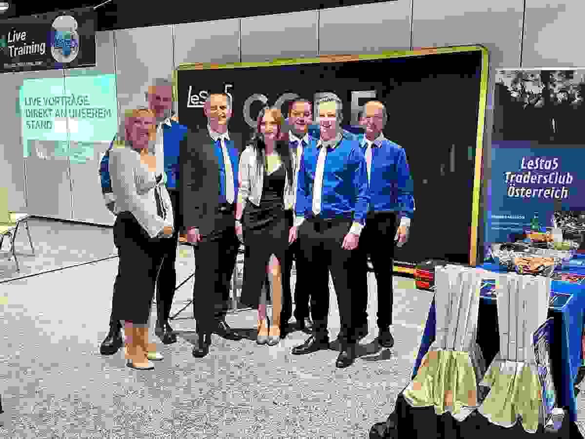 Lesta5Trading Company Gruppenfoto Lesta5Trading Company Gruppenfoto