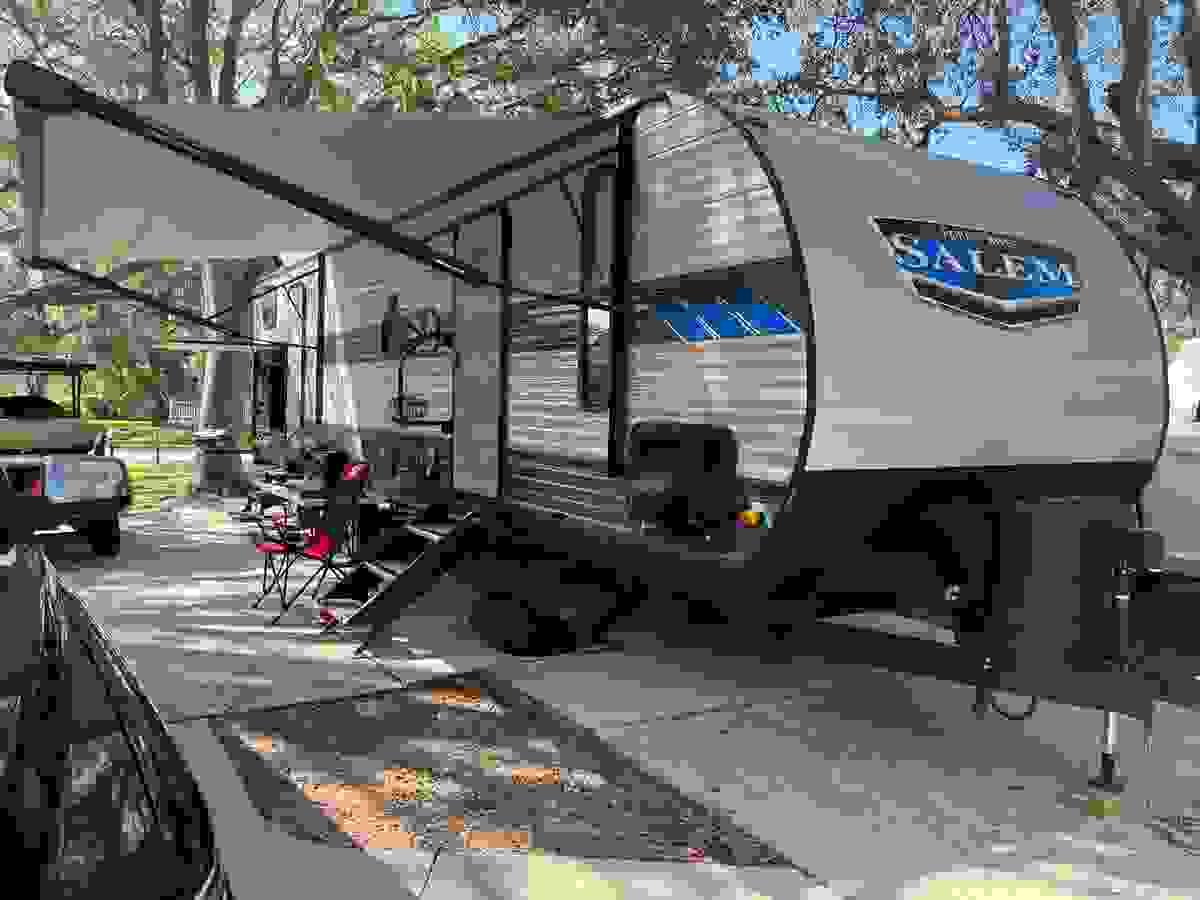 Our RVs are equipped with modern amenities to ensure a comfortable journey for you and your family. Comfortable RVs What We Offer Private RV Rental in Lakeland, to Central Florida. Bilingual- English & Spanish audience. A couple that is enthusiastic about camping and travel now extend the opportunity to rent out their RV vehicles to extend the opportunity to locals. Integrate a calendar for a booking.