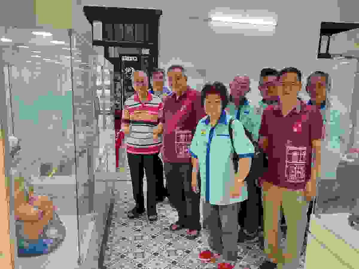 Dehua Guild actively participates in social public welfare activities, including education assistance, poverty alleviation, and environmental protection projects, striving to contribute our strength to society and care for every person in need of help. public welfare activity What are we doing Malacca Teck Hua Huay Kuan is one of Malaysia's long-established Chinese community organizations, founded in 1908, and has a history of over a hundred years. The association aims to unite the Dehua compatriots in the Malacca region, promote Chinese culture, enhance community ties, and actively participate in social welfare activities. Dehua Guild actively participates in social public welfare activities, including education assistance, poverty alleviation, and environmental protection projects, striving to contribute our strength to society and care for every person in need of help. public welfare activity What are we doing Malacca Teck Hua Huay Kuan is one of Malaysia's long-established Chinese community organizations, founded in 1908, and has a history of over a hundred years. The association aims to unite the Dehua compatriots in the Malacca region, promote Chinese culture, enhance community ties, and actively participate in social welfare activities.