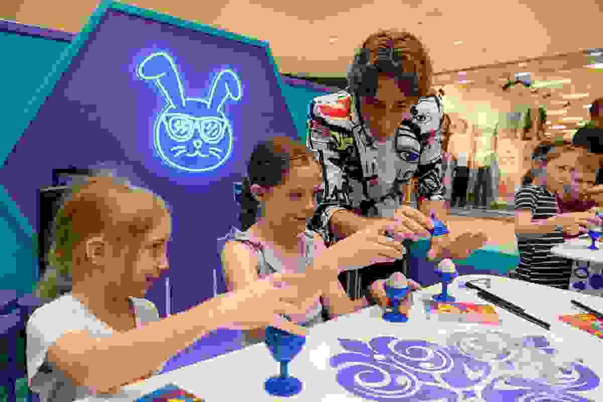 Magician performs at Birthday Party
