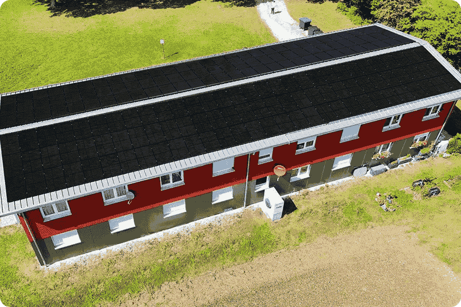 Full-Black-HJT-Solarmodule mit bis zu 23,4 % Wirkungsgrad steigern den Gesamtertrag deutlich.