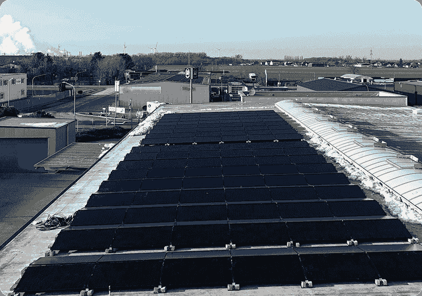 Ein deutsches Gewerbedachprojekt mit 204 Stück Twisun Pro 460 W Modulen, insgesamt 93,84 kWp.