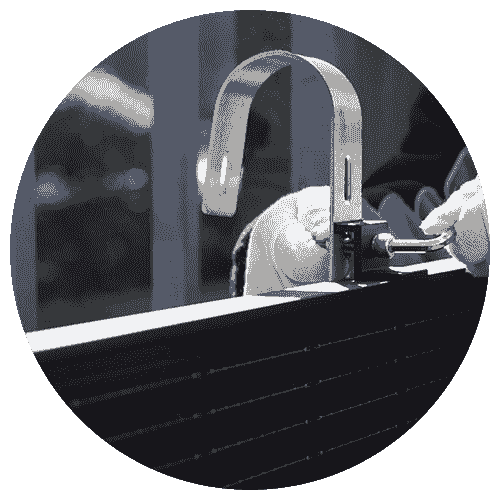 Fixation du module photovoltaïque sans perçage. Fixation du module photovoltaïque sans perçage.