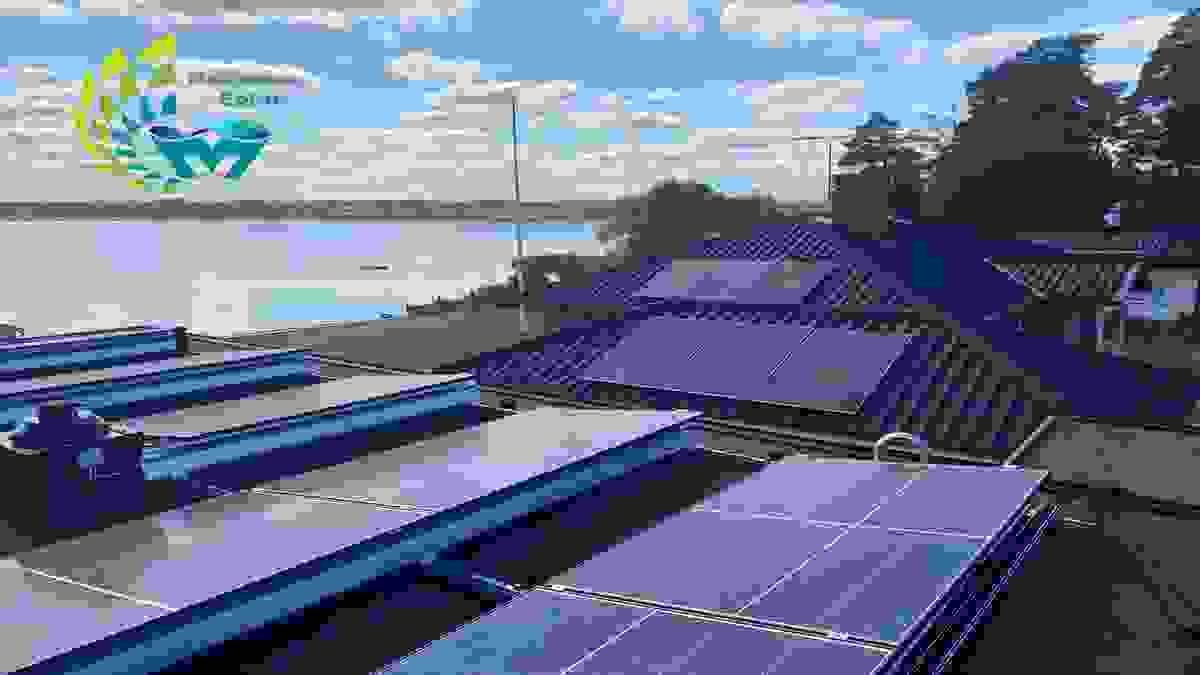 Impianto fotovoltaico aziendale con pannelli solari full black.
