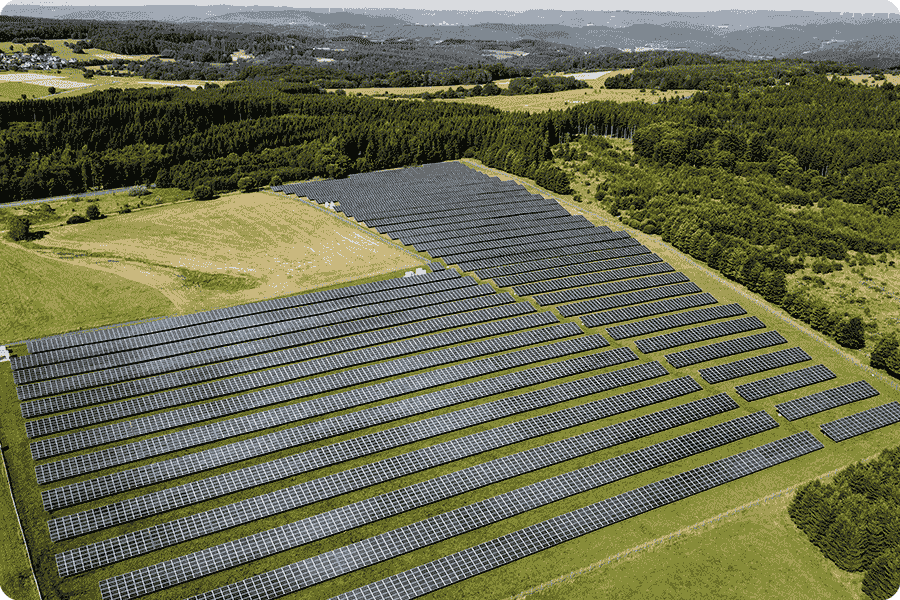 Agri-Photovoltaik mit Glas-Glas-Solarmodule profitiert von Korrosions- und Ammoniakresistenz für eine stabile Stromerzeugung.