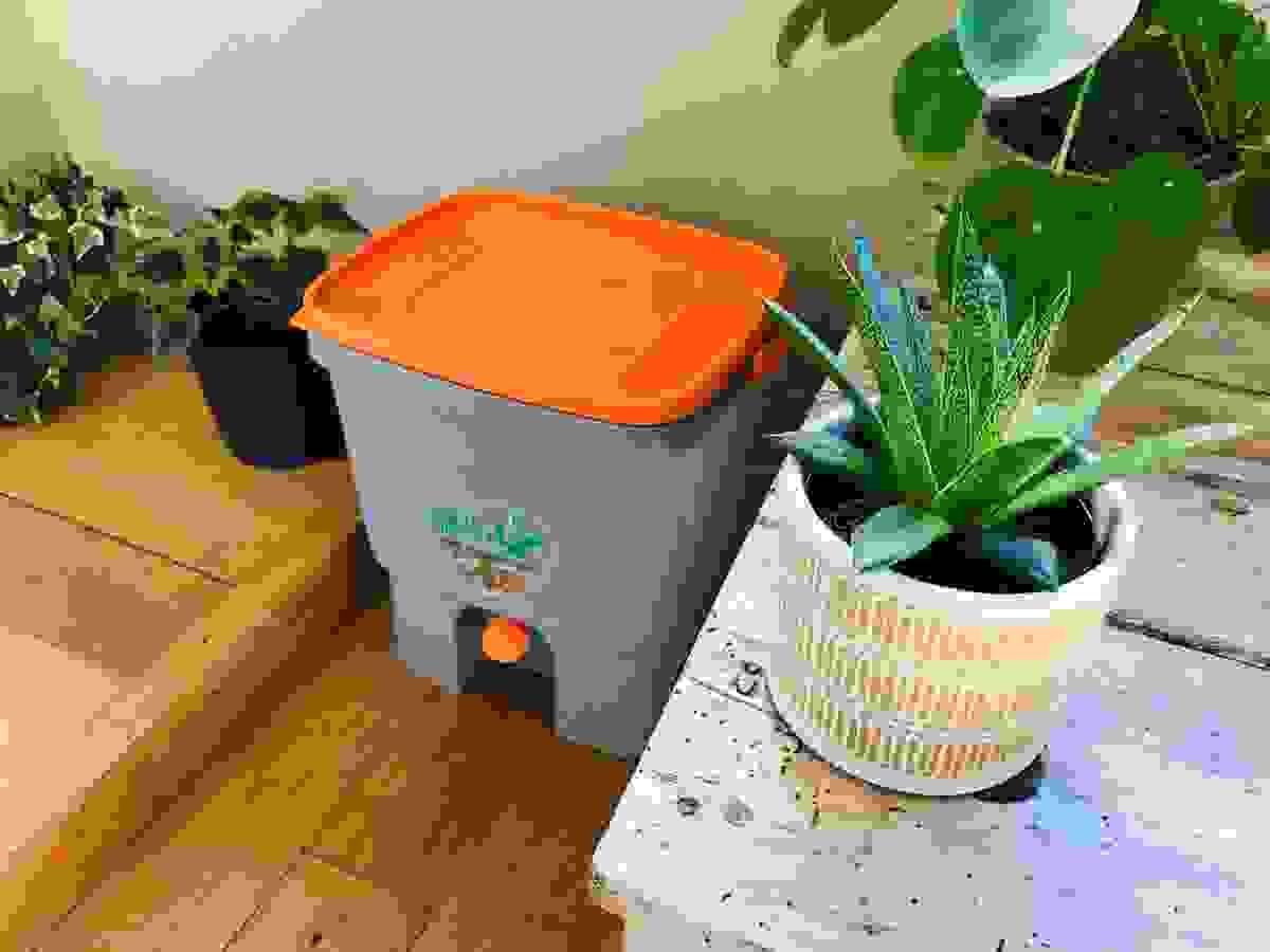 Un seau bokashi dans son envrionnement naturel Un seau bokashi dans son envrionnement naturel