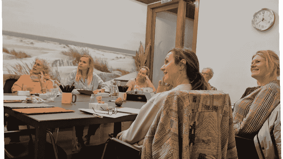 Join our community and gain access to unique tools that help you with self-discovery and growth. Discover the power of your inner fuss Inner turmoil is a mix of depth and playfulness. With creative forms such as workbook assignments, stories, and a goose board game, you discover how your inner turmoil can actually give strength — towards calm, self-acceptance, and stability. Join our community and gain access to unique tools that help you with self-discovery and growth. Discover the power of your inner fuss Inner turmoil is a mix of depth and playfulness. With creative forms such as workbook assignments, stories, and a goose board game, you discover how your inner turmoil can actually give strength — towards calm, self-acceptance, and stability.