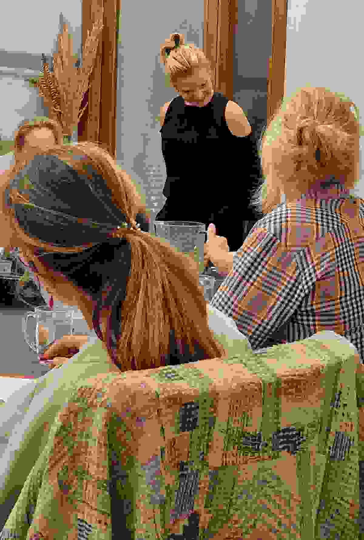 Our stories are not only entertaining, but also provide valuable insights. They invite you to reflect on your own experiences and how you can use them for personal growth. Stories That Inspire What We Offer Inner turmoil is a mix of depth and playfulness. With creative forms such as workbook assignments, stories, and a goose board game, you discover how your inner turmoil can actually give strength — towards calm, self-acceptance, and stability. Our stories are not only entertaining, but also provide valuable insights. They invite you to reflect on your own experiences and how you can use them for personal growth. Stories That Inspire What We Offer Inner turmoil is a mix of depth and playfulness. With creative forms such as workbook assignments, stories, and a goose board game, you discover how your inner turmoil can actually give strength — towards calm, self-acceptance, and stability.