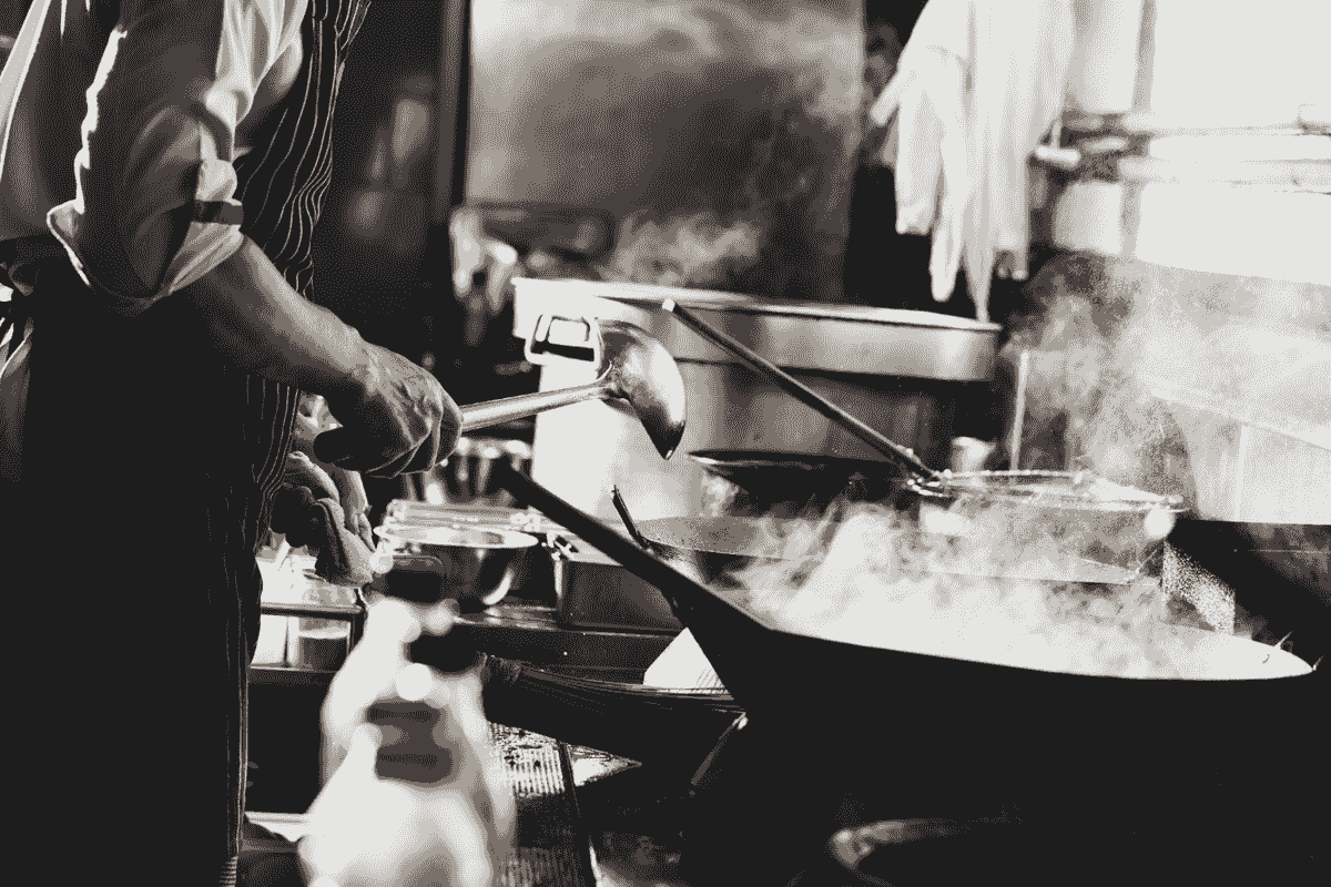 Your Chef|料理人の高齢化と人材不足による課題|株式会社セブンスディレクション Your Chef|料理人の高齢化と人材不足による課題|株式会社セブンスディレクション