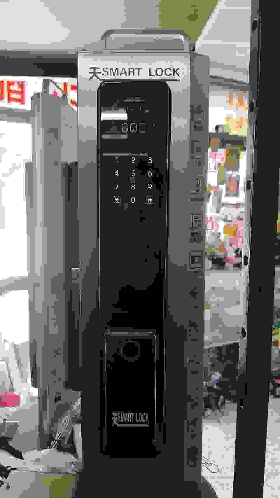 Through mobile application, you can anytime anywhere control locks, view access records, enhance home security feeling. remote control Our product Electronic lock product introduction display Through mobile application, you can anytime anywhere control locks, view access records, enhance home security feeling. remote control Our product Electronic lock product introduction display