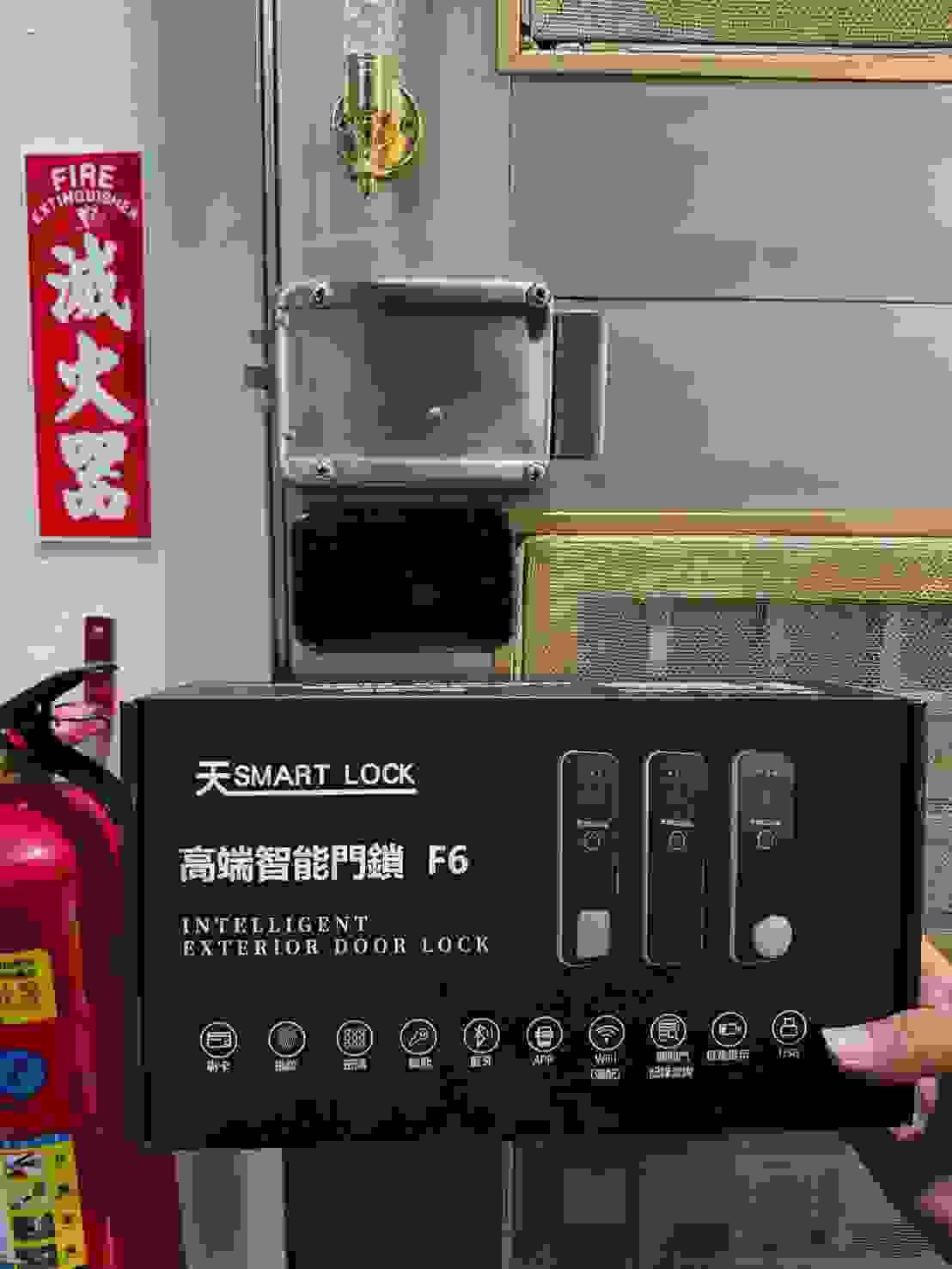 Through mobile application, you can anytime anywhere control locks, view access records, enhance home security feeling. remote control Our product Electronic lock product introduction display