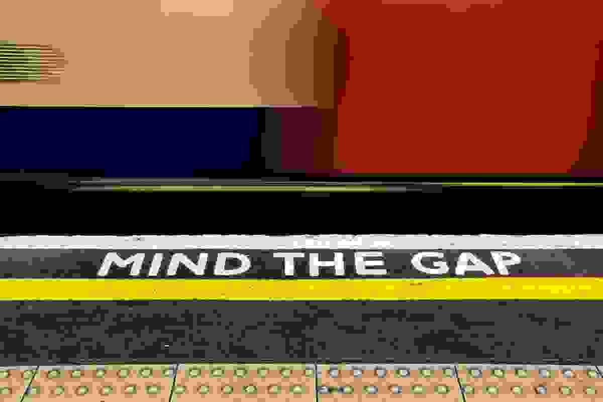 在金士頓的廣告《記憶月台》中，「Mind the gap」這句廣播不僅是地鐵的提醒，更成為了主角與已故丈夫之間情感的象徵。