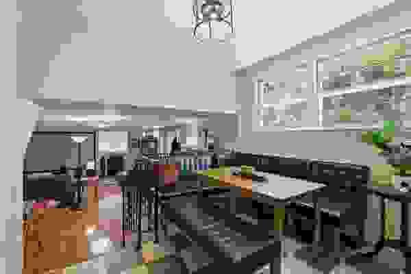 Split-level home layout icon Split-level home layout icon