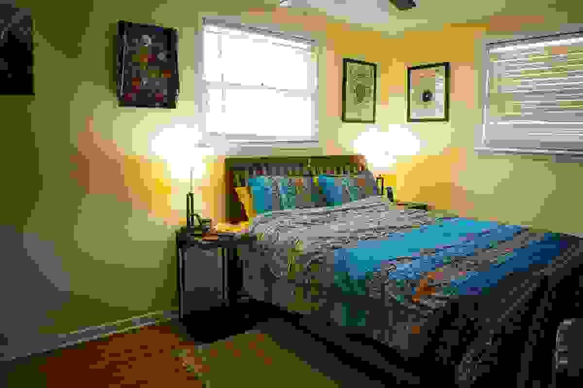 Bedrooms icon Bedroom icon — 3 bedrooms at 1002 W Northfield Blvd Bedrooms icon Bedroom icon — 3 bedrooms at 1002 W Northfield Blvd